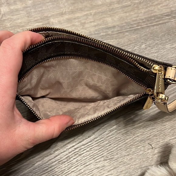 Like new Michael Kors Wristlet - Picture 7 of 11